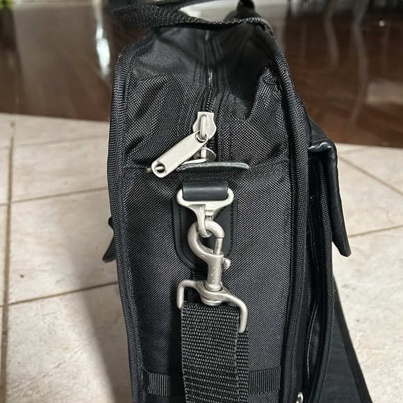 Black Vegan Leather and Nylon Computer Bag/Briefcase-Unused-Excellent Condition - Picture 9 of 15